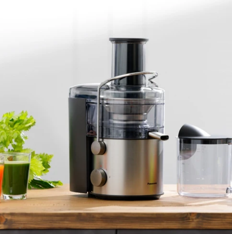 Panasonic 2L Large-Capacity Juicer, Precise and Durable Full Metal Spinner, Two-Speed Control, Max. Wattage: 1,000 W, Powerful Cutter, Safe Design MJ-CB600STZ
